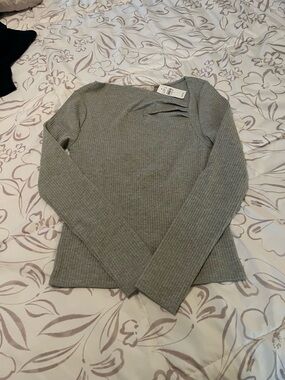 The Loft Ribbed Long Sleeve Top in Heather Gray
